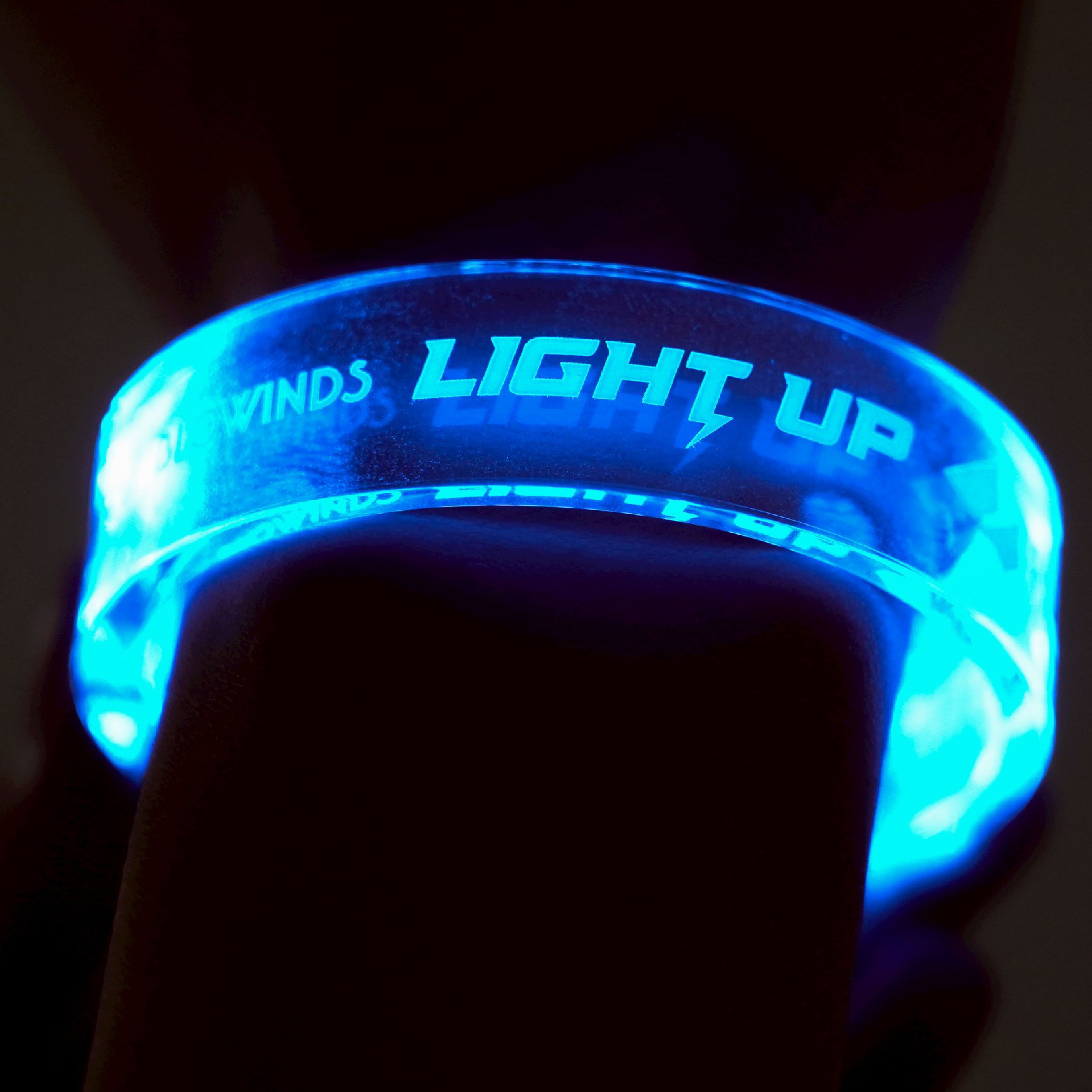 来場者プレゼントはLEDリストバンド!