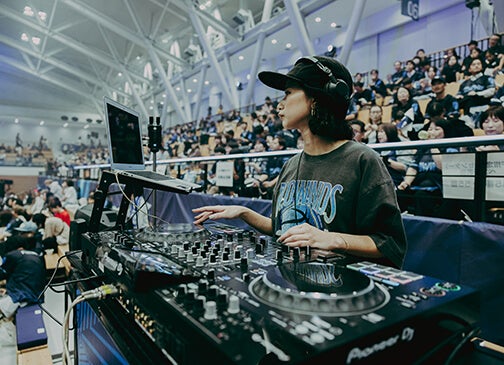 アリーナDJ